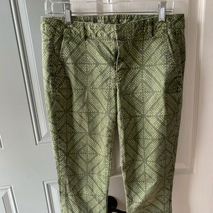 Gap skinny mini pants green w pattern. Sz 4.